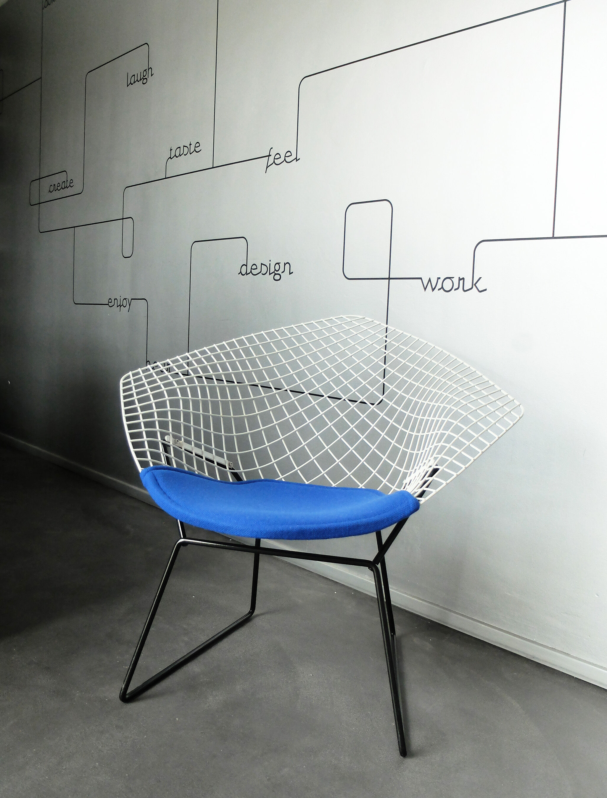 Fauteuil Diamond chair Knoll 421 par Harry Bertoia