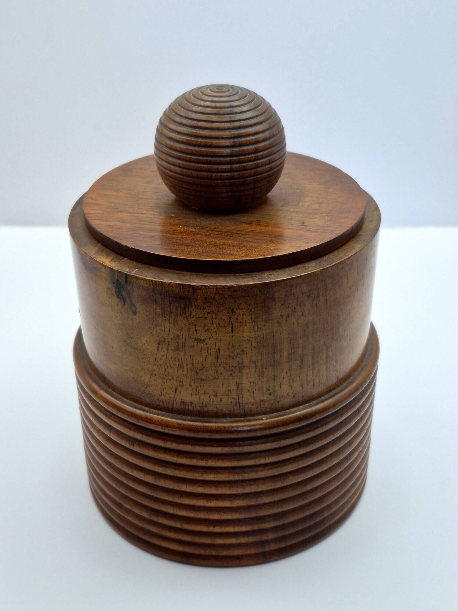 Wooden turned covered pot – vintage snuff box A680