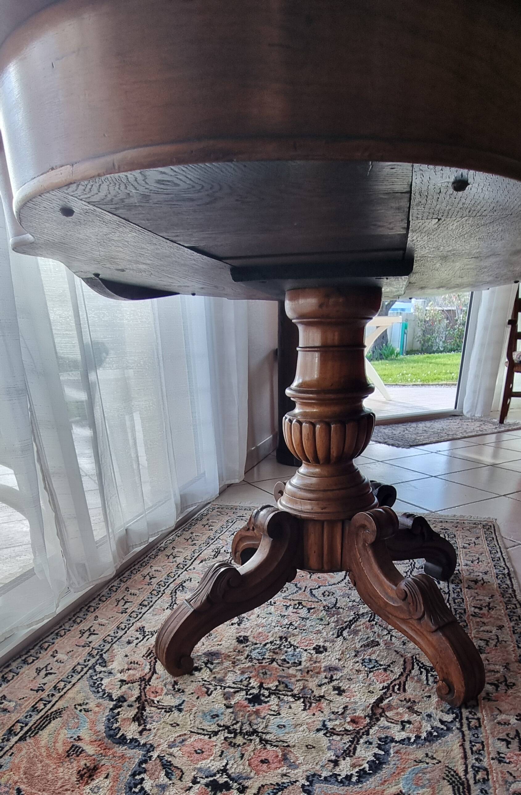 Walnut violin table with 2 drawers