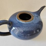 Teapot and milk jug set in glazed ceramic (cobalt blue) design