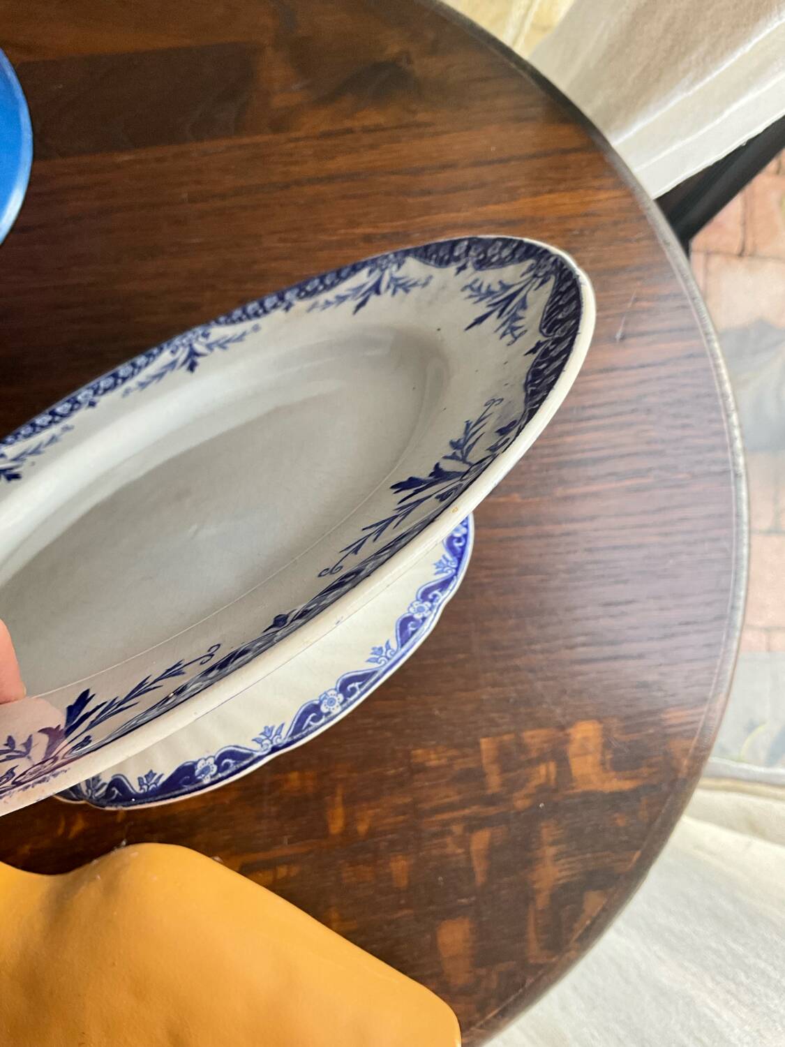 2 cake plates 'iron earth'