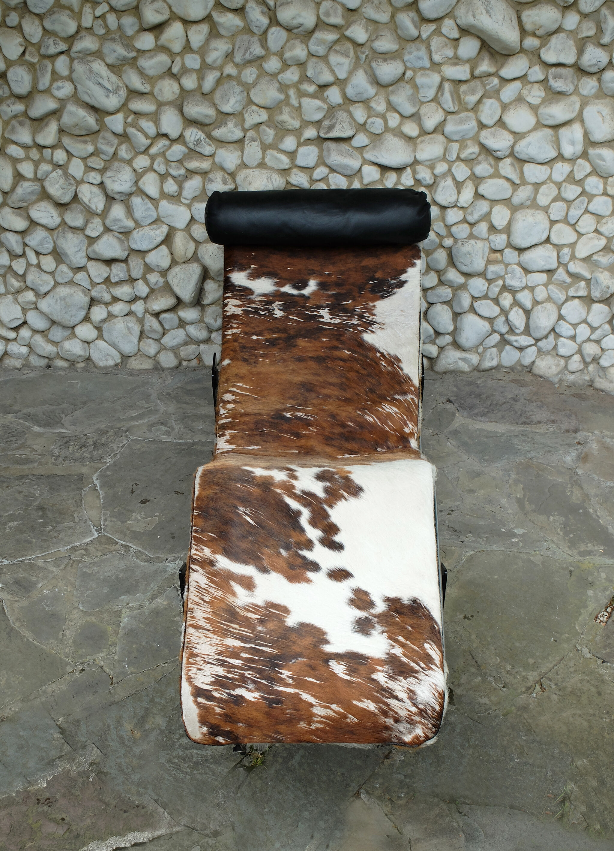 Lounge chair LC4 Cassina by Charlotte Perriand, Le Corbusier and Pierre Jeanneret Vintage 1960s