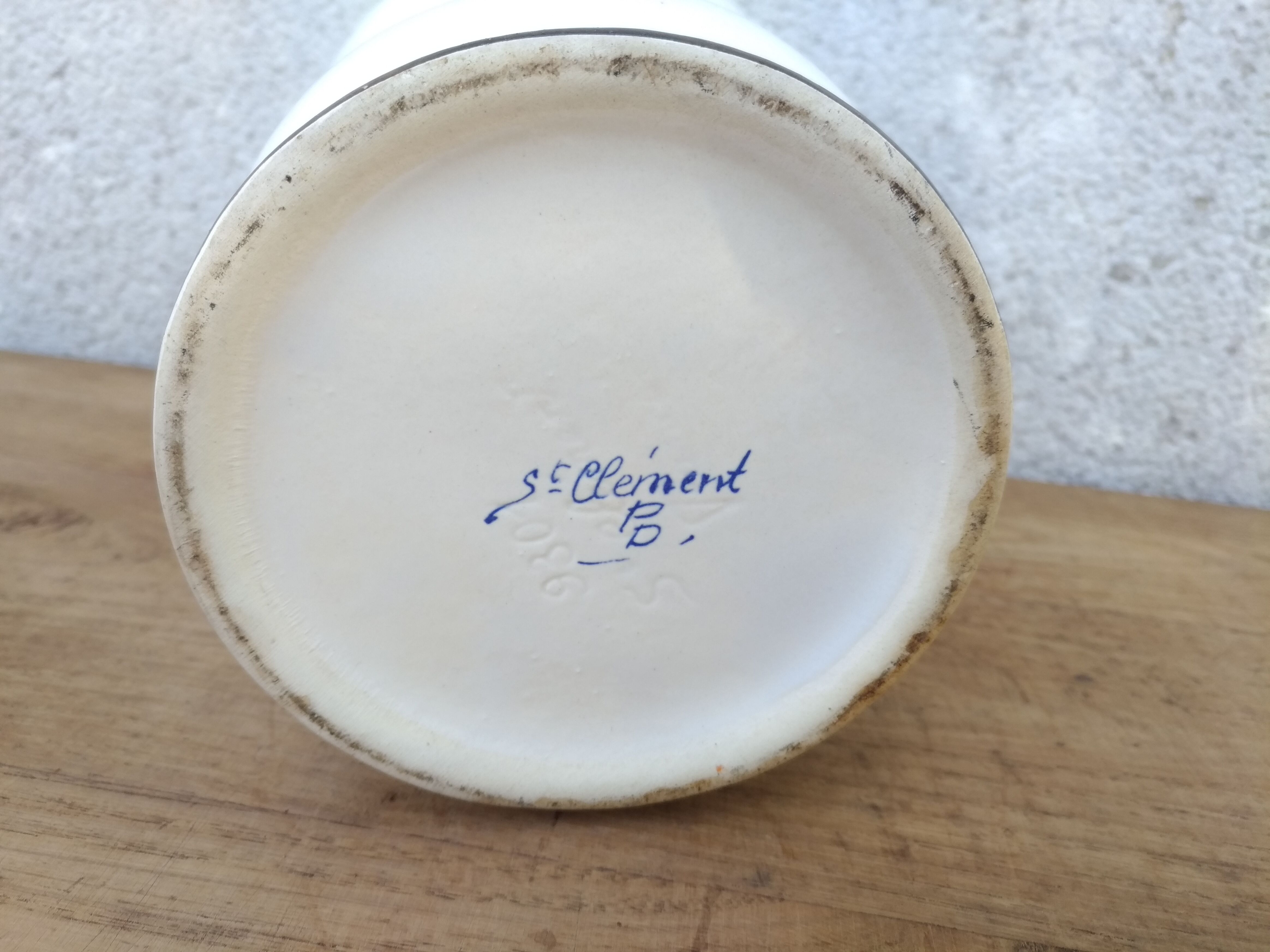 Pot a pharmacy Saint Clement