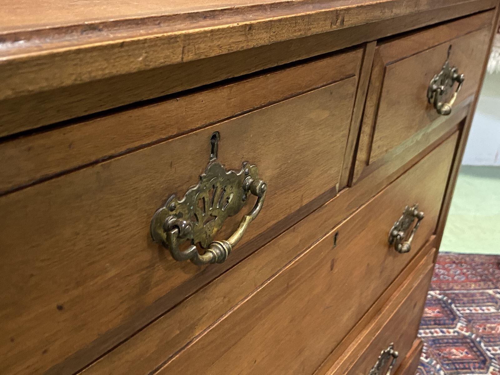 Commode anglaise en noyer début XXème