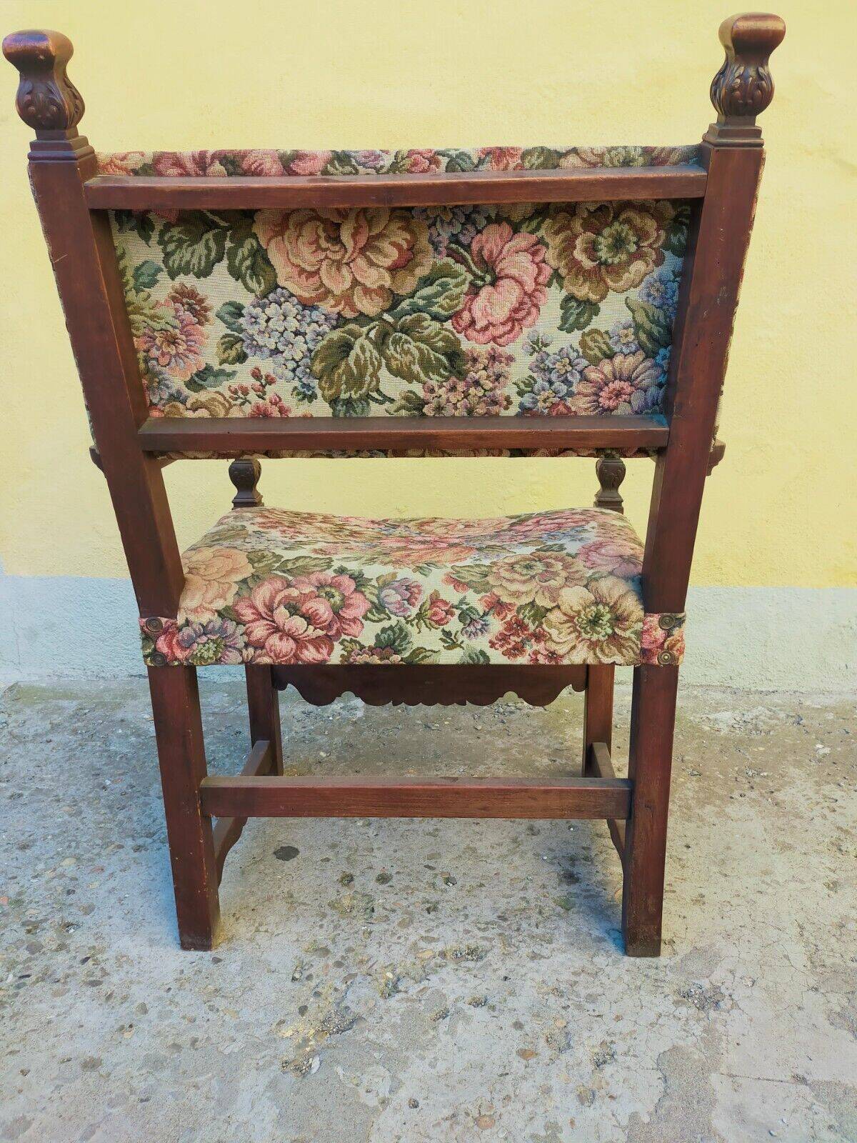 Antique poltrona trono in solid walnut with carving 19th century