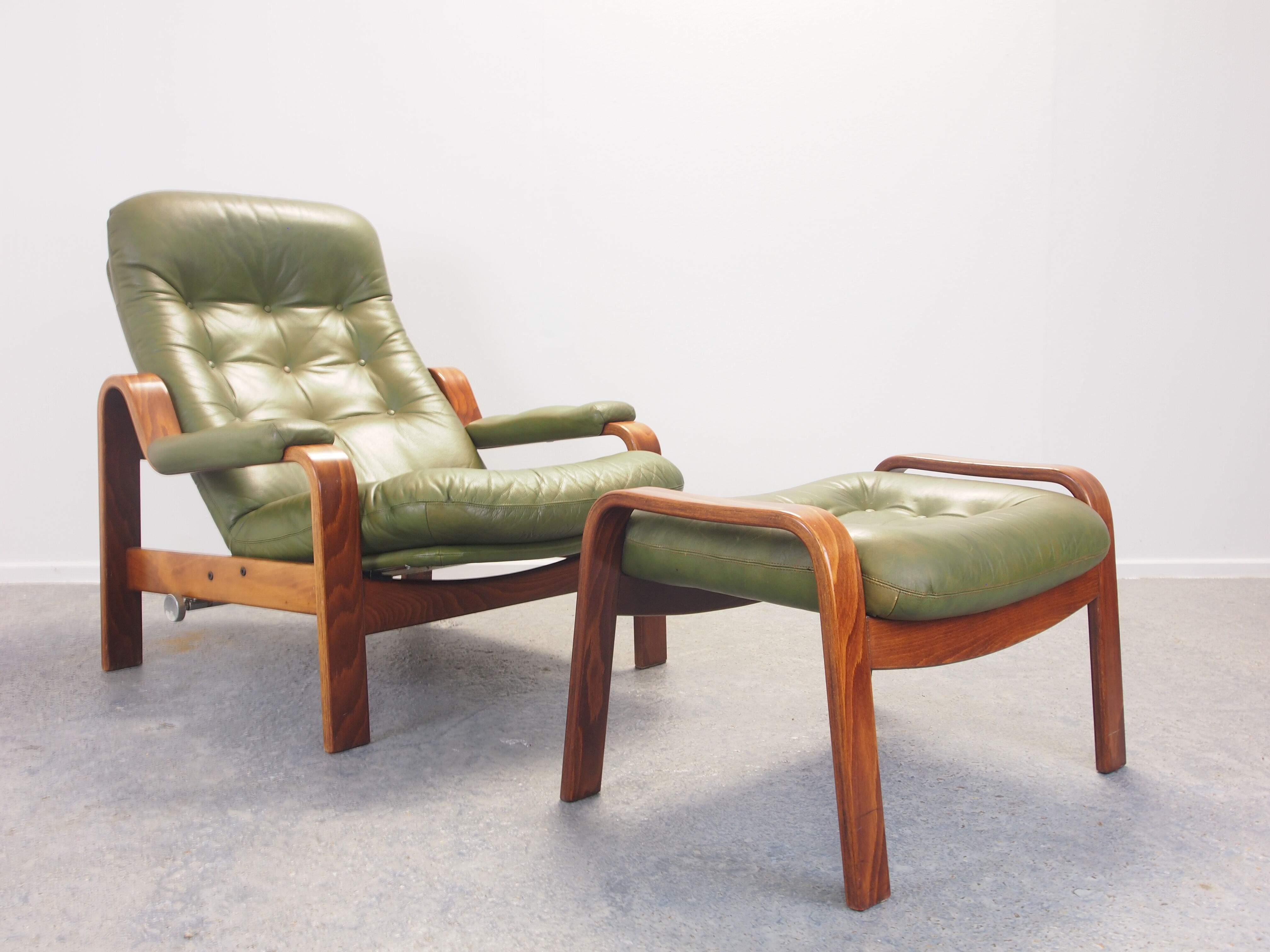 Vintage Scandinavian seventies G-møbel green leather lounge chair with ottoman