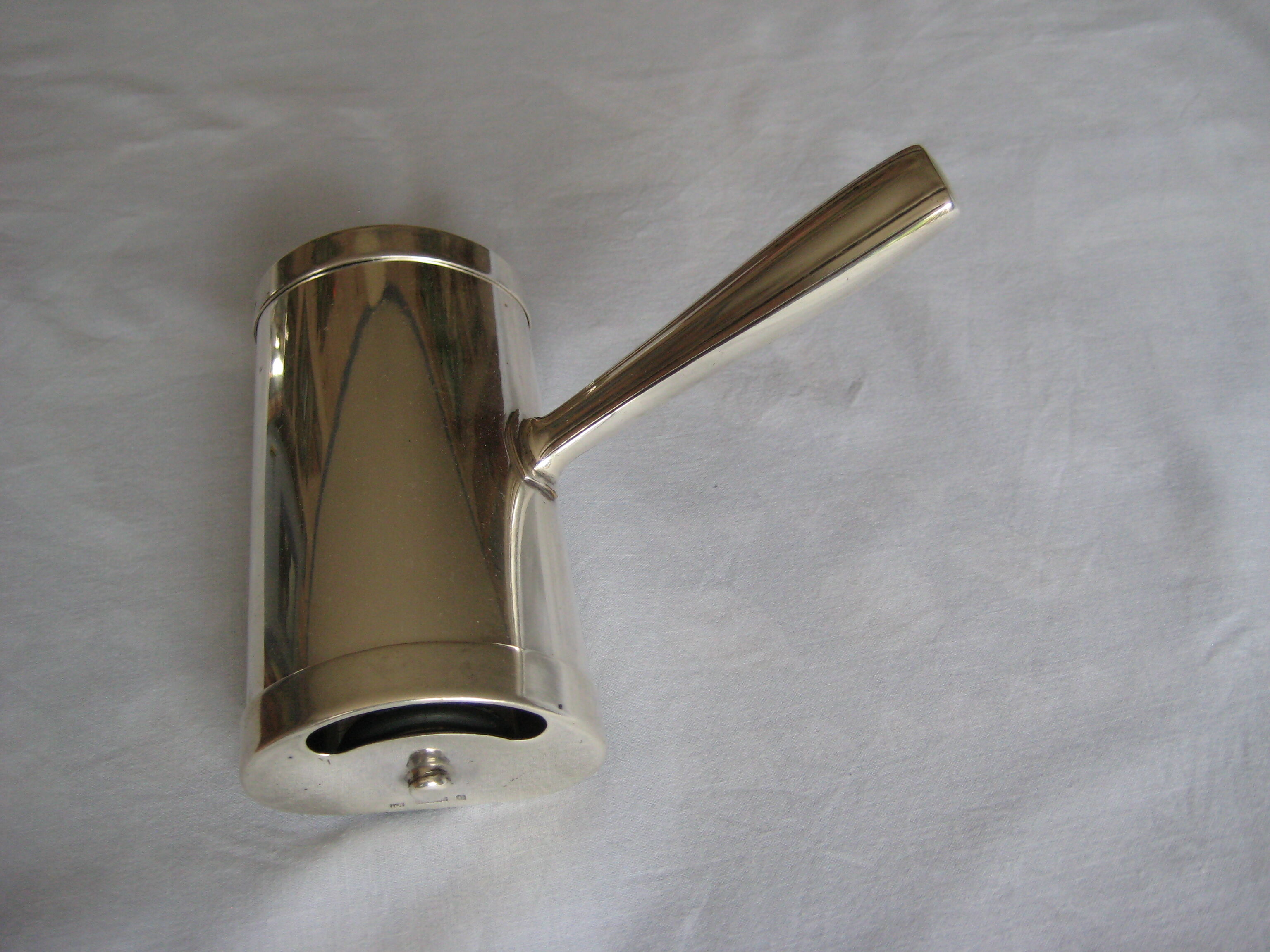 Picks up christofle crumbs