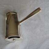 Picks up christofle crumbs