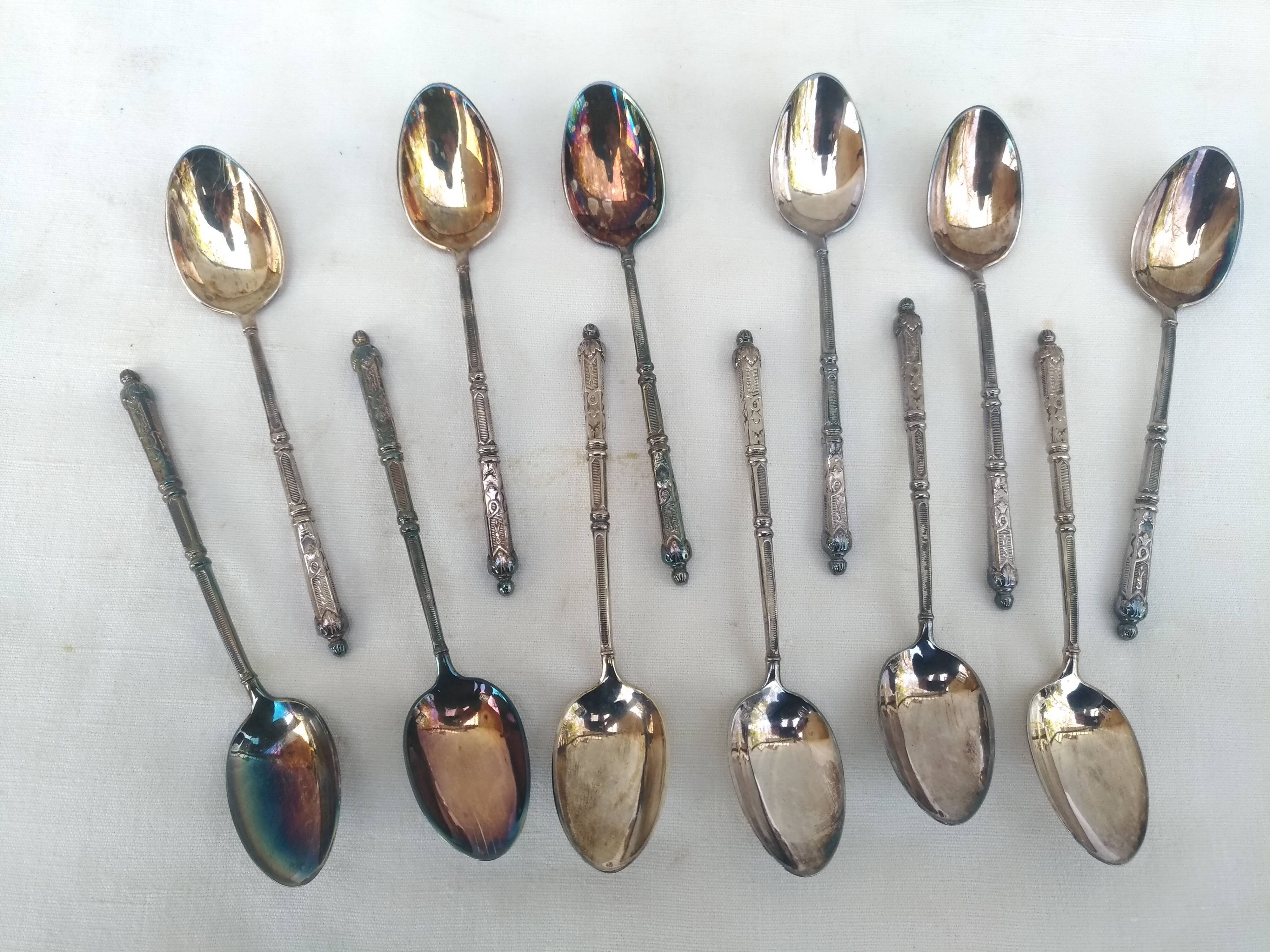 Cuilléres a dessert en metal argenté