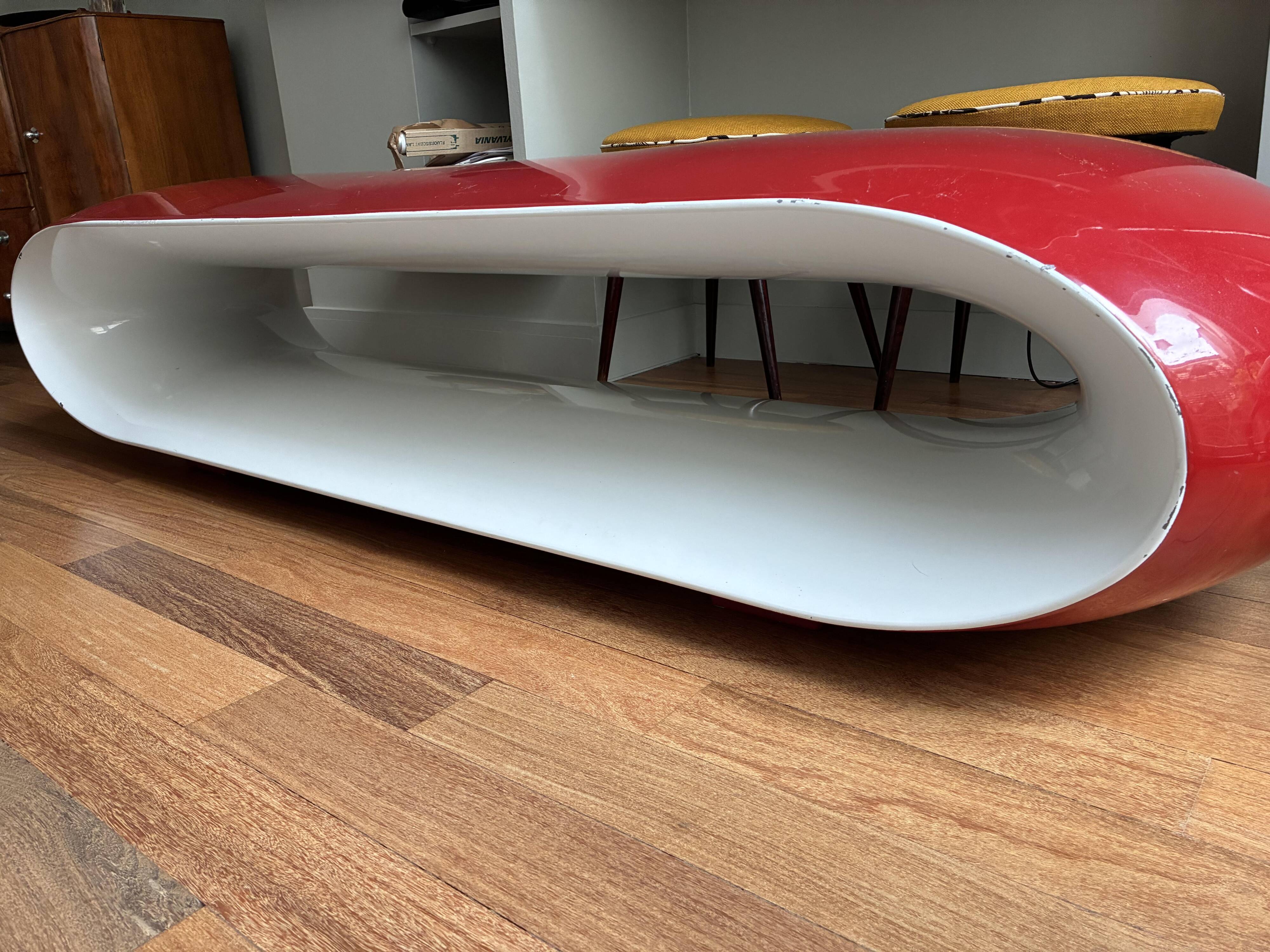 Banc design rouge et blanc Christophe Pillet Serralunga