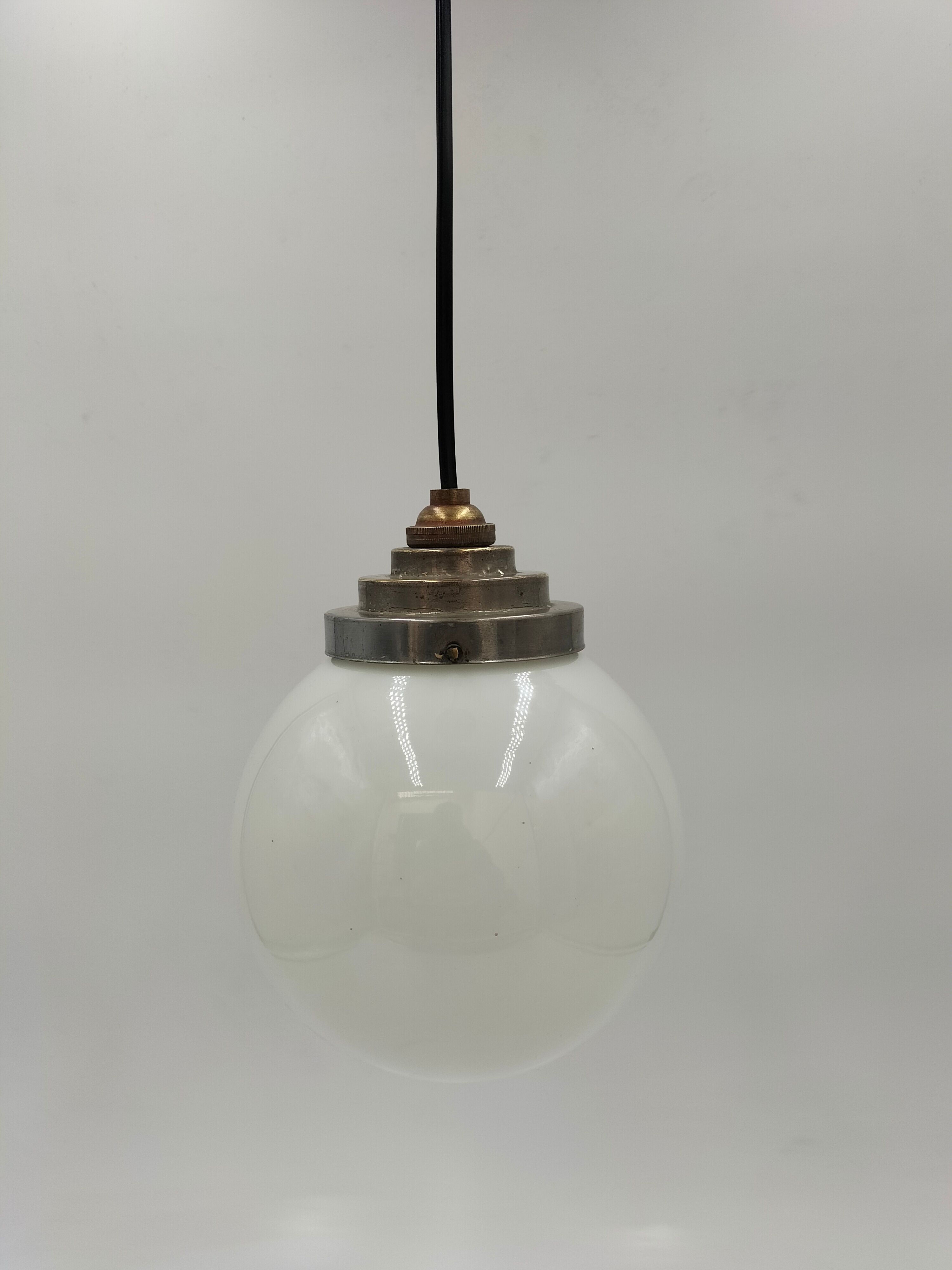 Suspension ball opaline