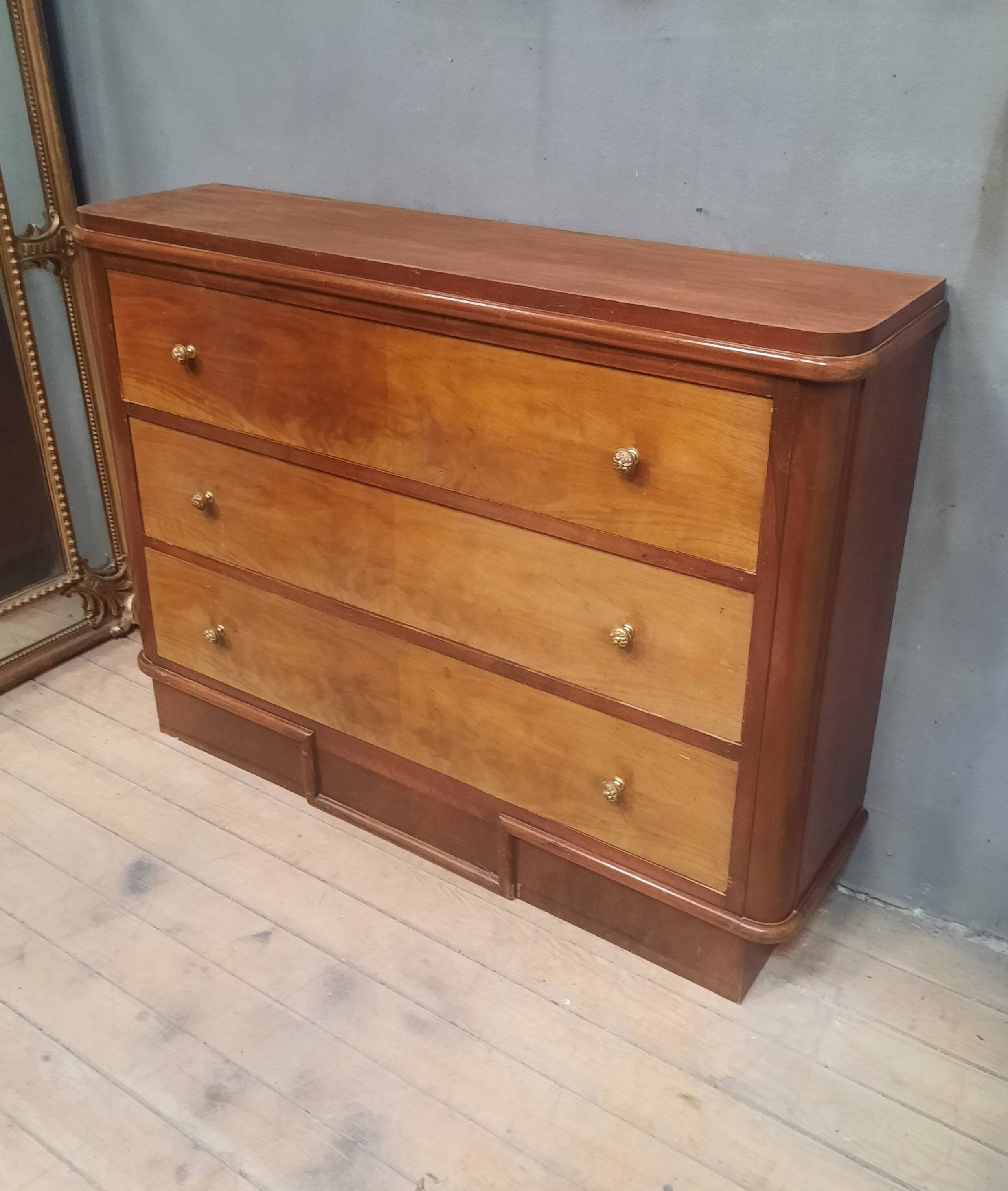 Commode en plaquage  des années 1930