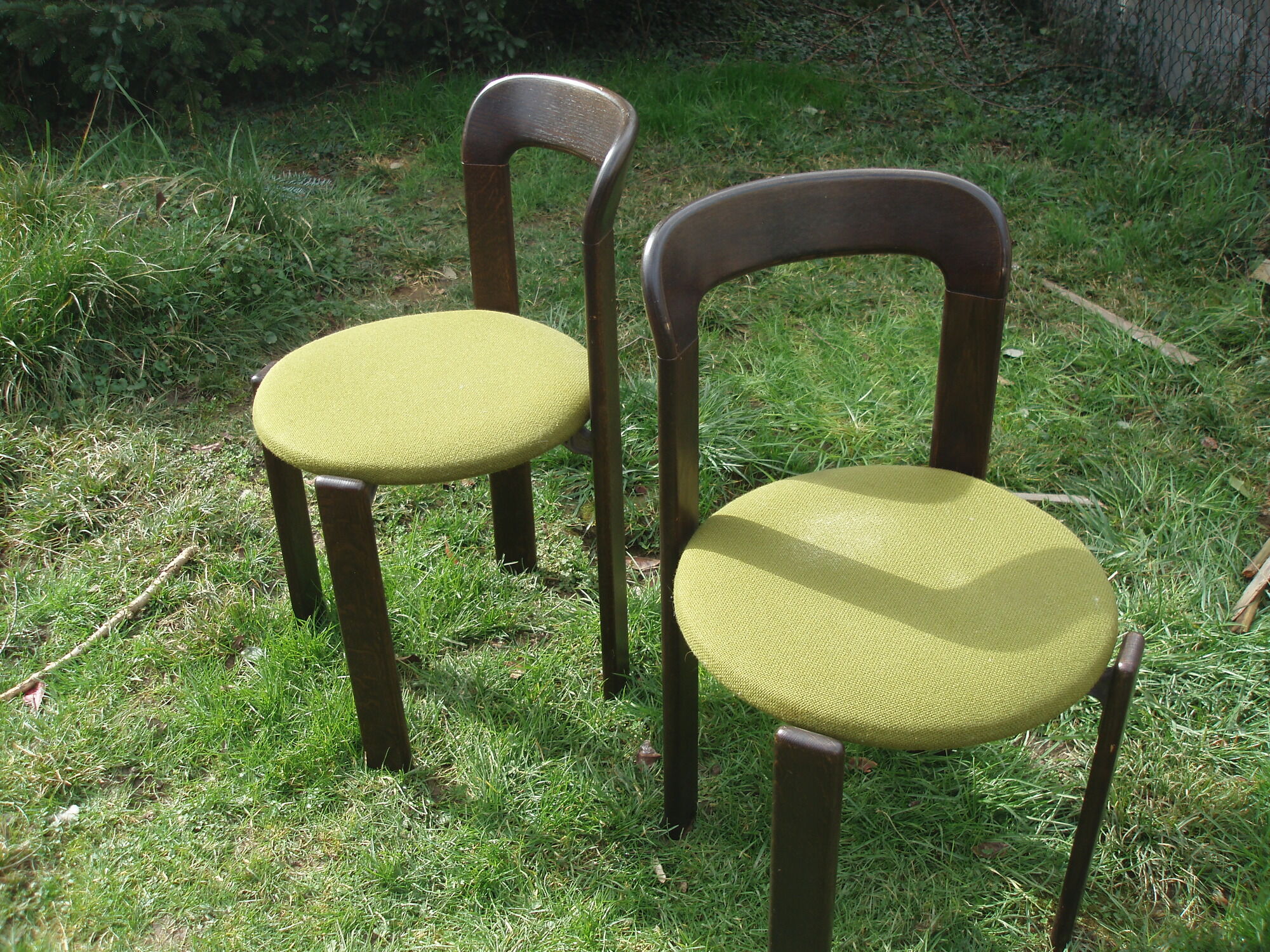 Pair of 70s chairs by designer Bruno Rey in wood and green fabric