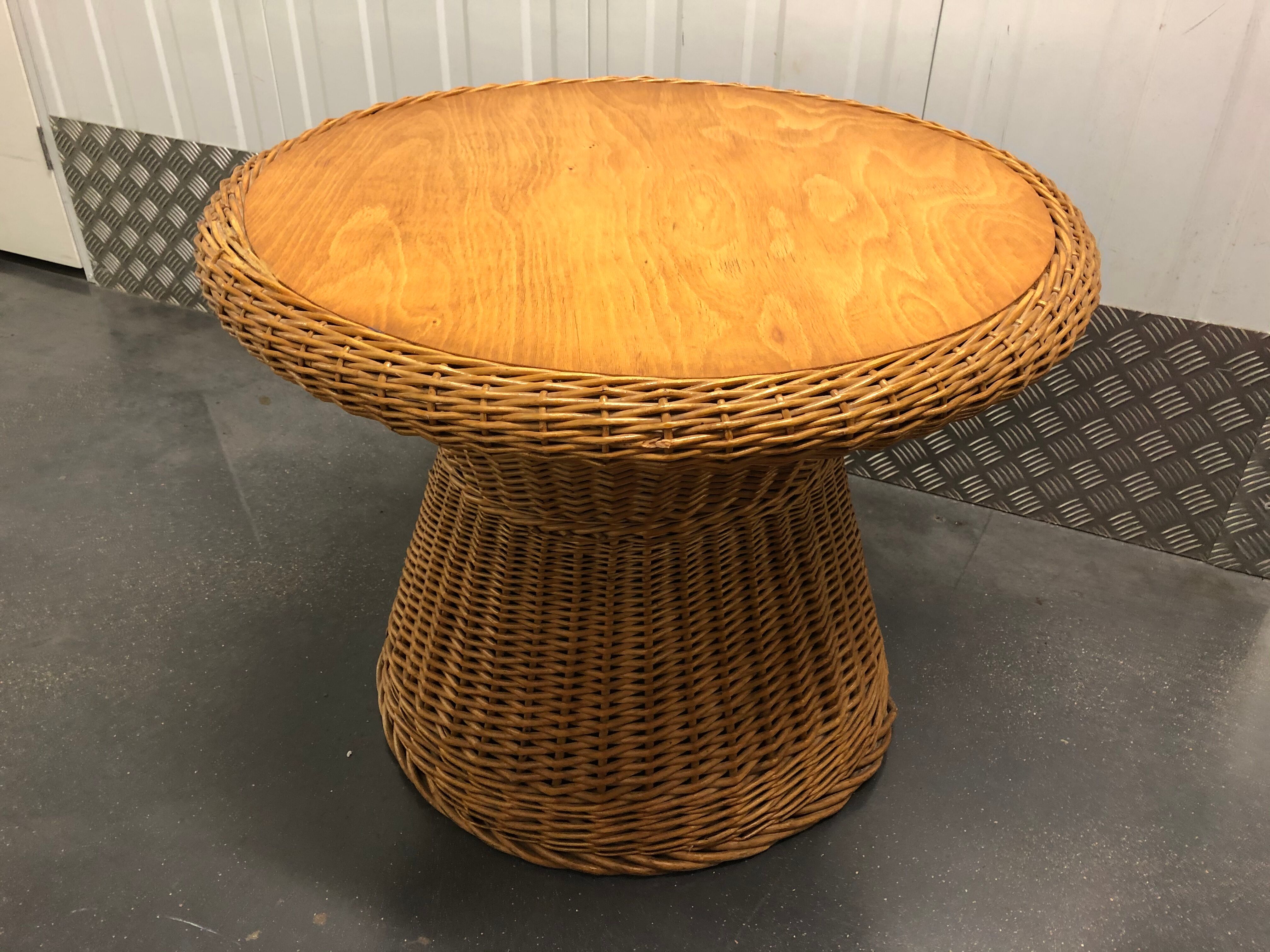 Round coffee table in rattan and varnished wood around 1960
