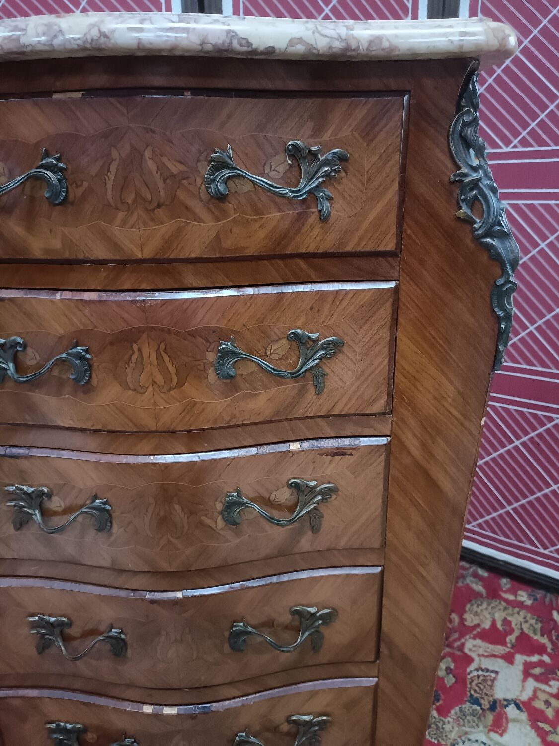Chiffonier ou semainier style Louis XV, marqueté et marbre