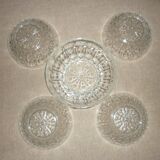Lot saladier et  4 coupelles en verre moulé pressé