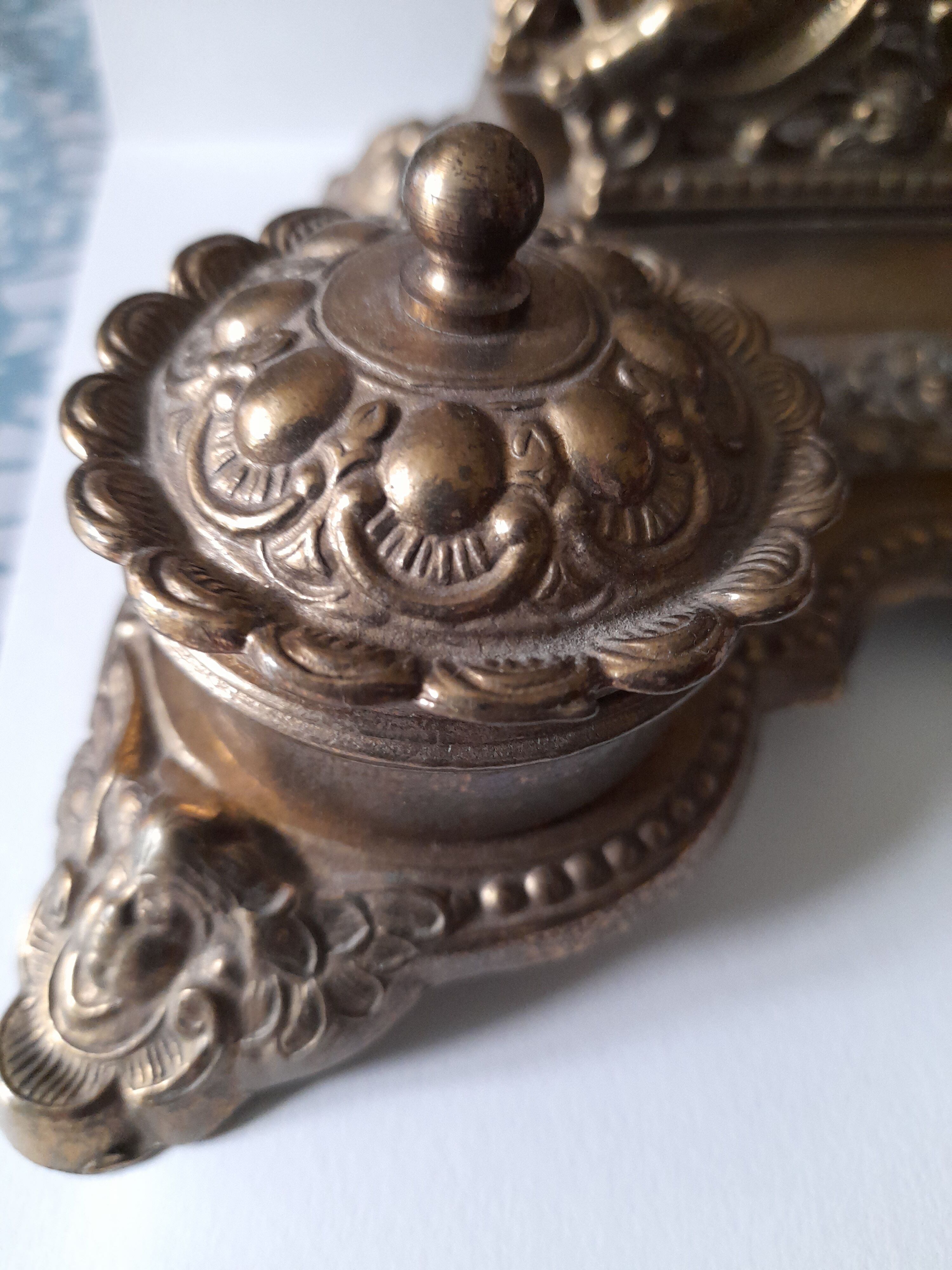 Double inker door feathers door letters style louis xv