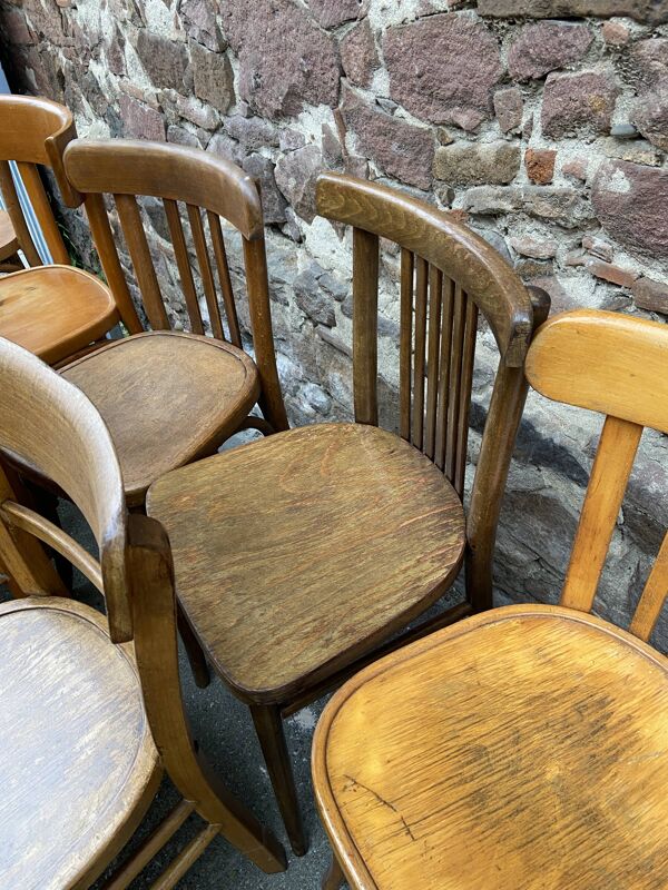 50 chaises bistrot dépareillées Thonet en bois courbé