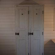 Armoire blanche en bois