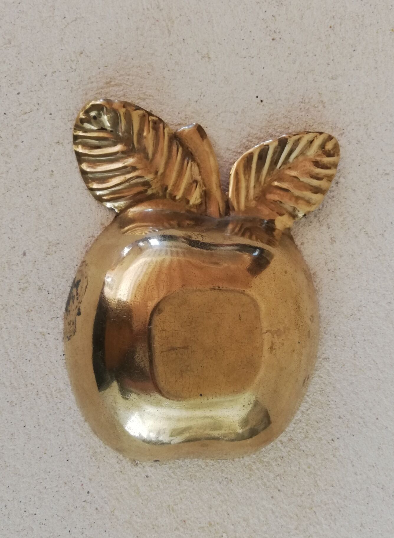 Apple-shaped brass pocket empty