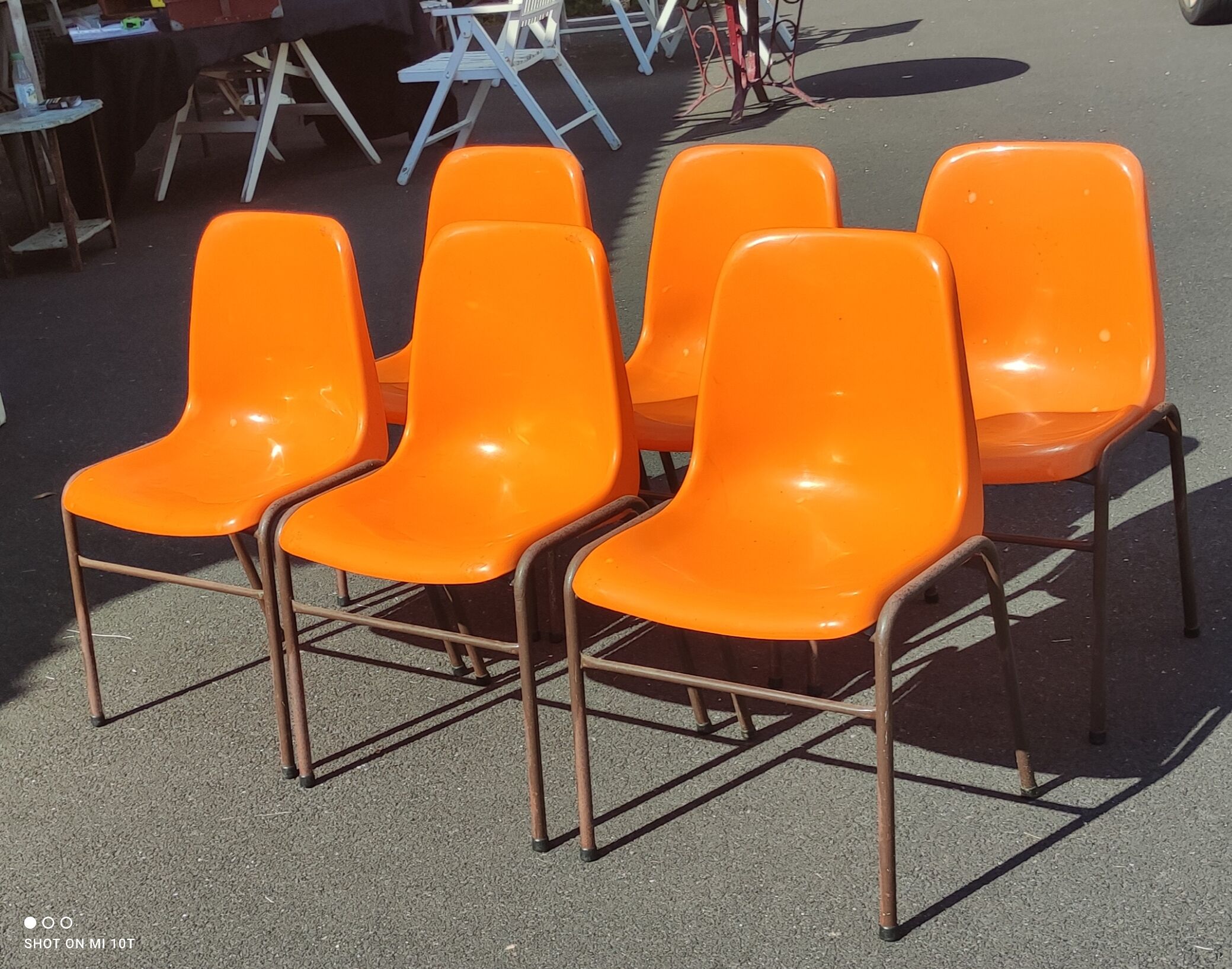 Série de 6 chaises vintage orange coque plastique