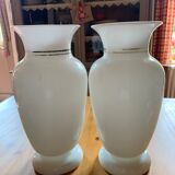 Paire de vases anciens en opaline