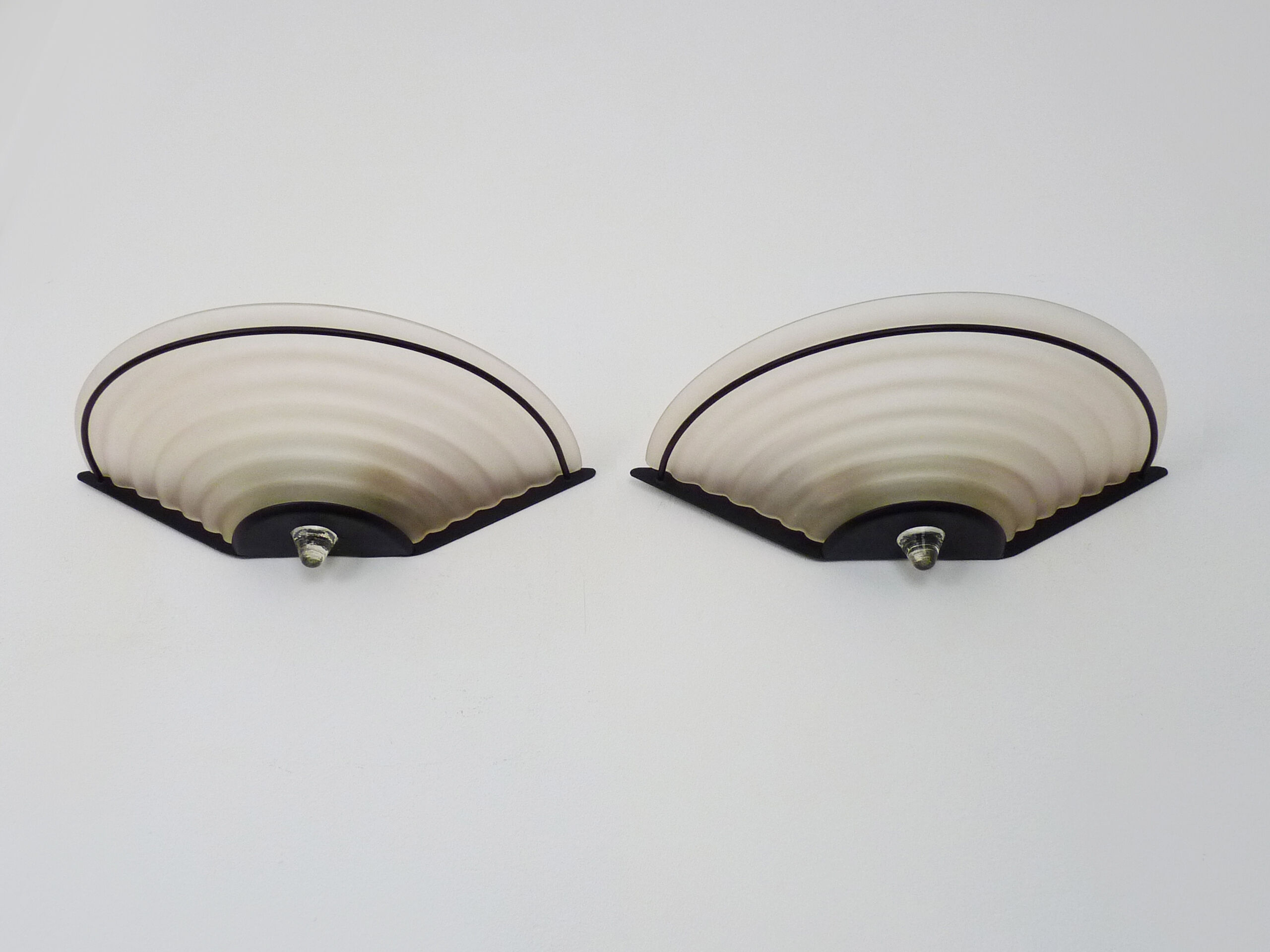 Pair of vintage italian design wall lights in metal and pink frosted glass. year 80