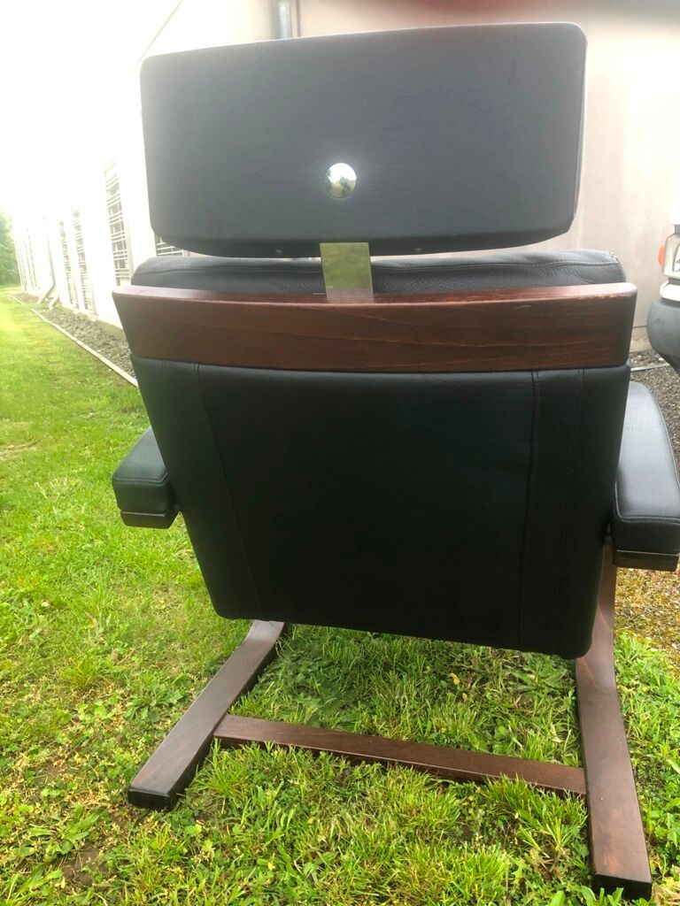 Armchair with its designer footrest Nelo Sweden