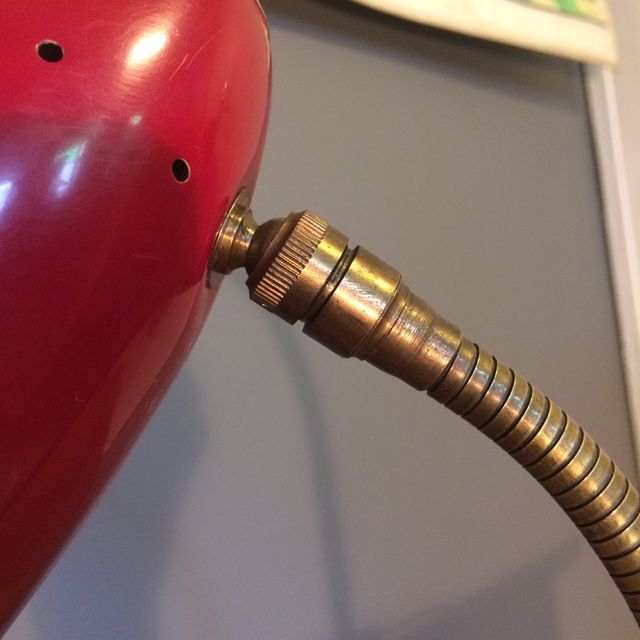 Red vintage bedside lamp in aluminum and brass - 50s