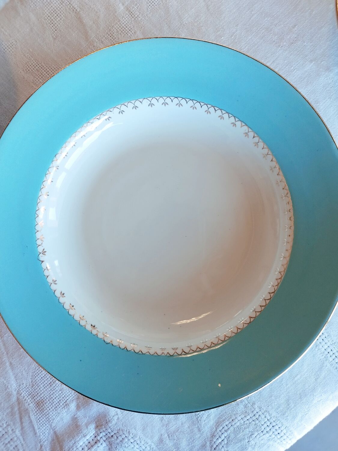 8 Hollow plates and soup tureen L'Amandinoise