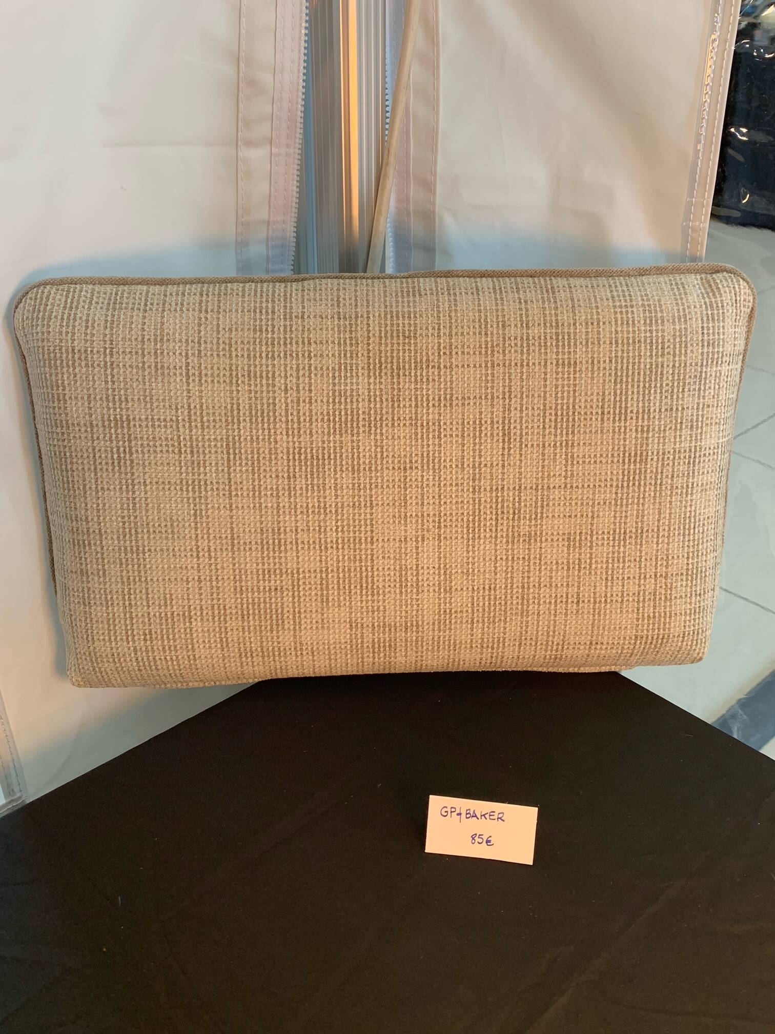 GP & Baker Kidney Wedge Cushion