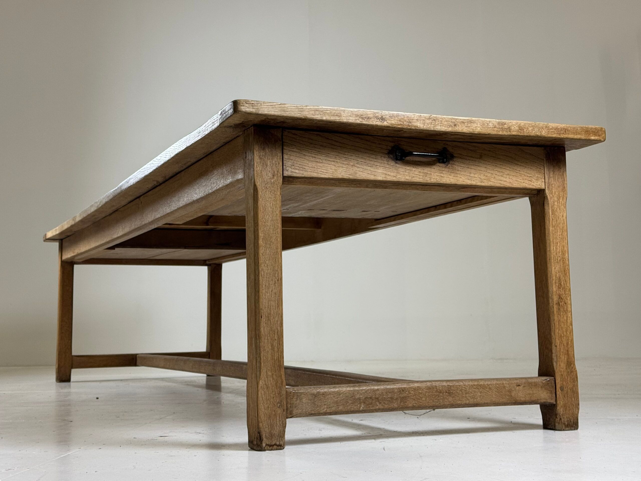 Table de monastère française en chêne du 19ème siècle