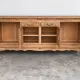 Buffet en bois massif mouluré