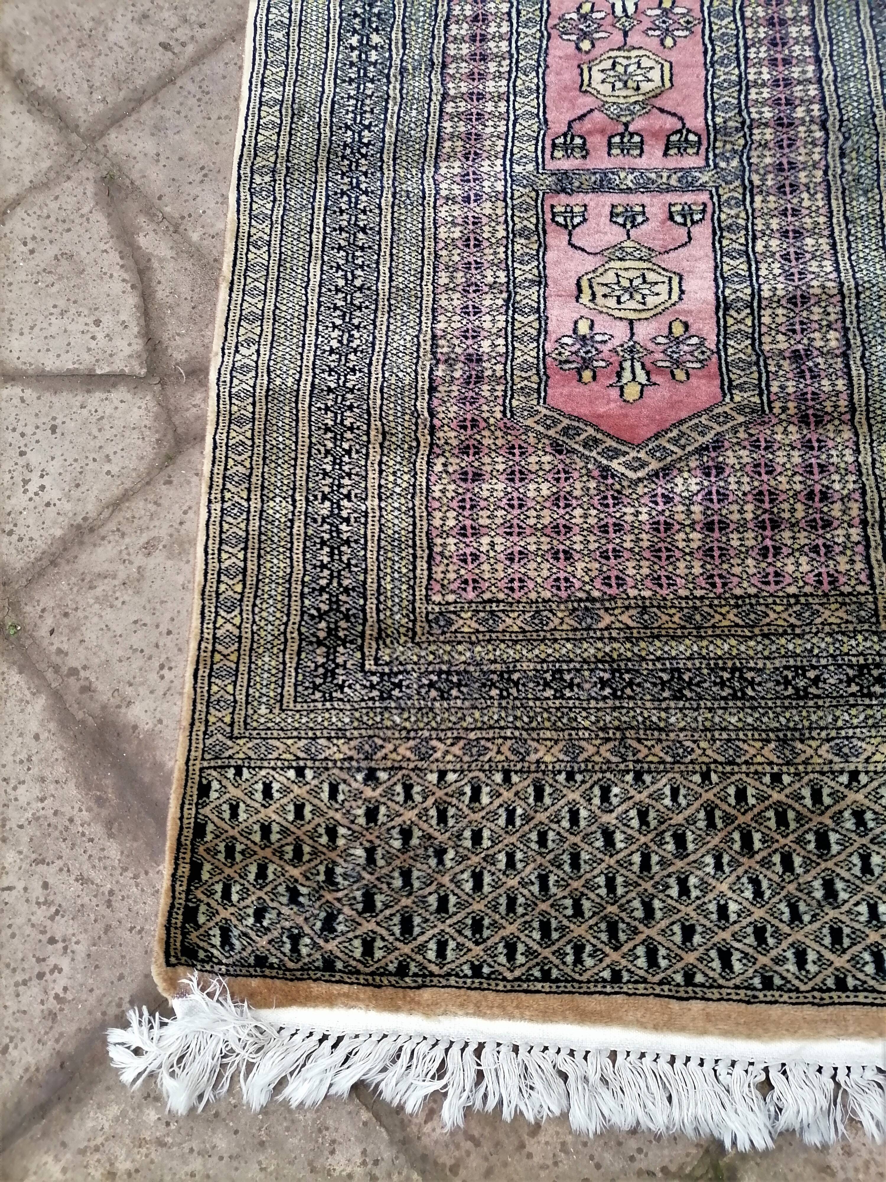 Old oriental carpet. Pakistan  140 x 71 cm