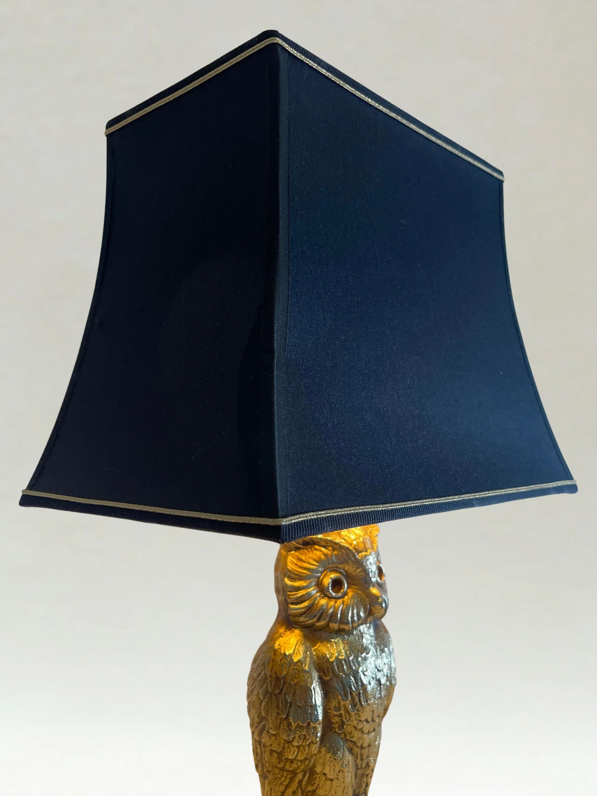 Vintage owl lamp in gold metal – Deknudt – Hollywood Regency style