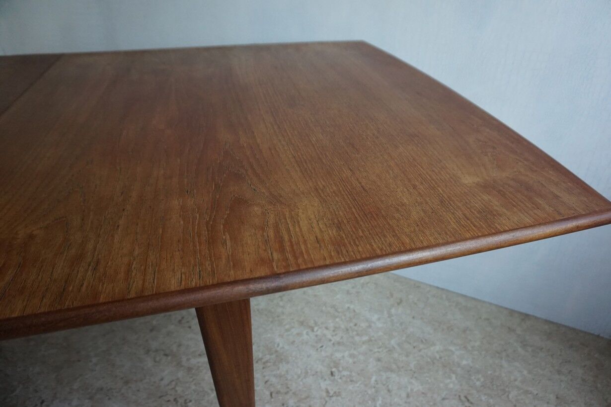 Louis van Teeffelen for Webe - Extendable teak dining table