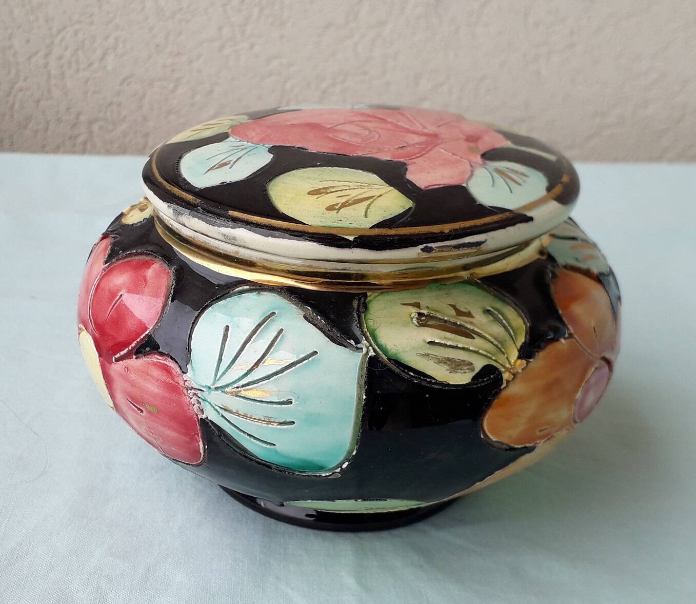 Bonbonnière or sugar bowl Vallauris