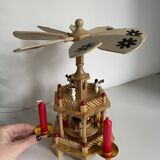 Pyramide carrousel de Noël en bois avec bougies