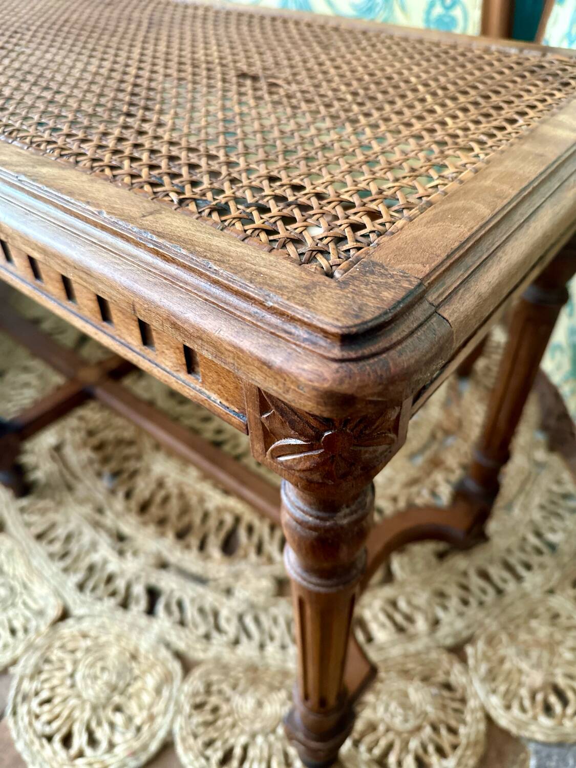 Piano bench seat in cane