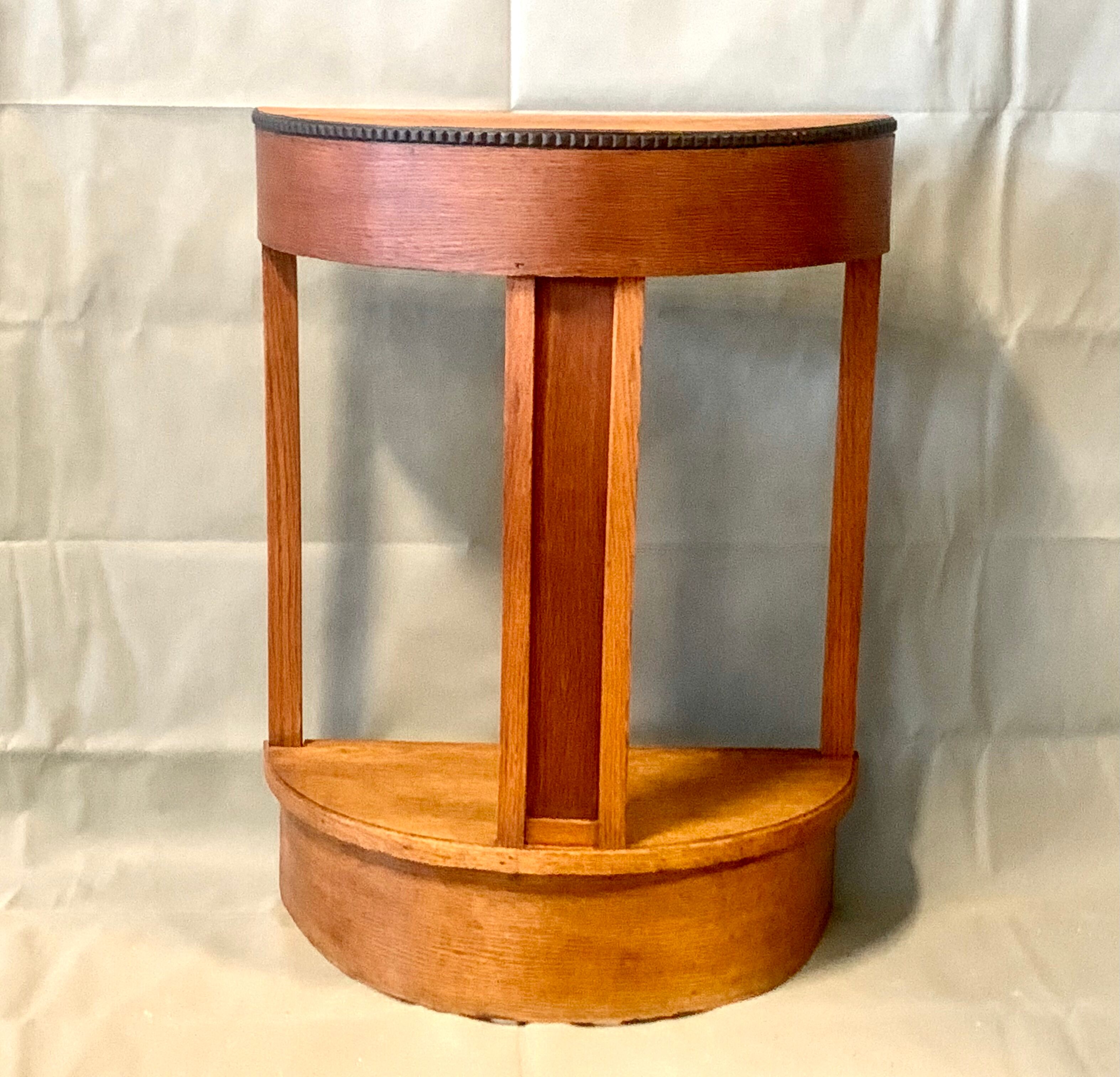 Table d’appoint semi-circulaire en chêne