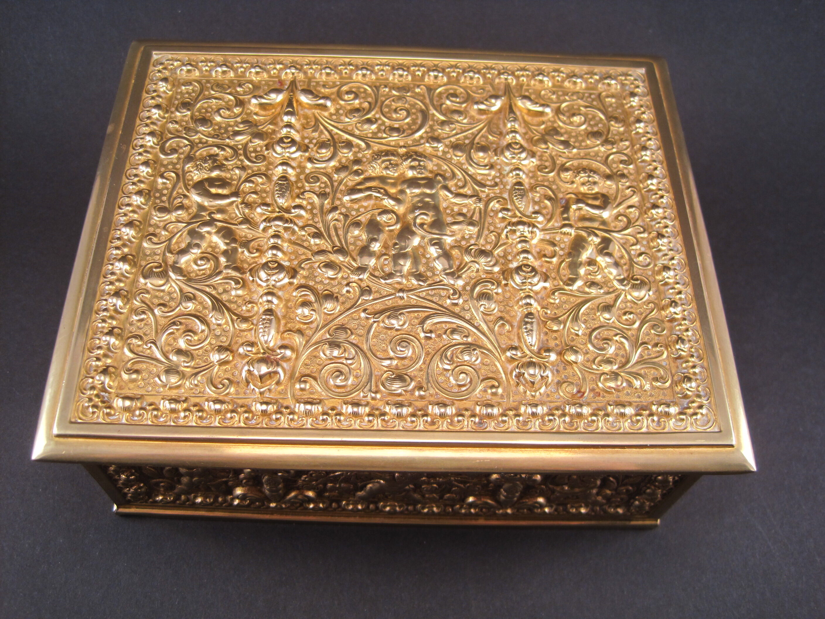 Golden brass cigar box manufactured by Erhard & Söhne around 1920