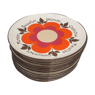 Service of twelve cheese plates by Marie-Pierre Boitard for Gien, 70s