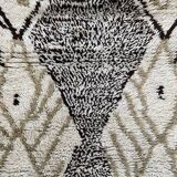 Moroccan beni ouarain Berber rug