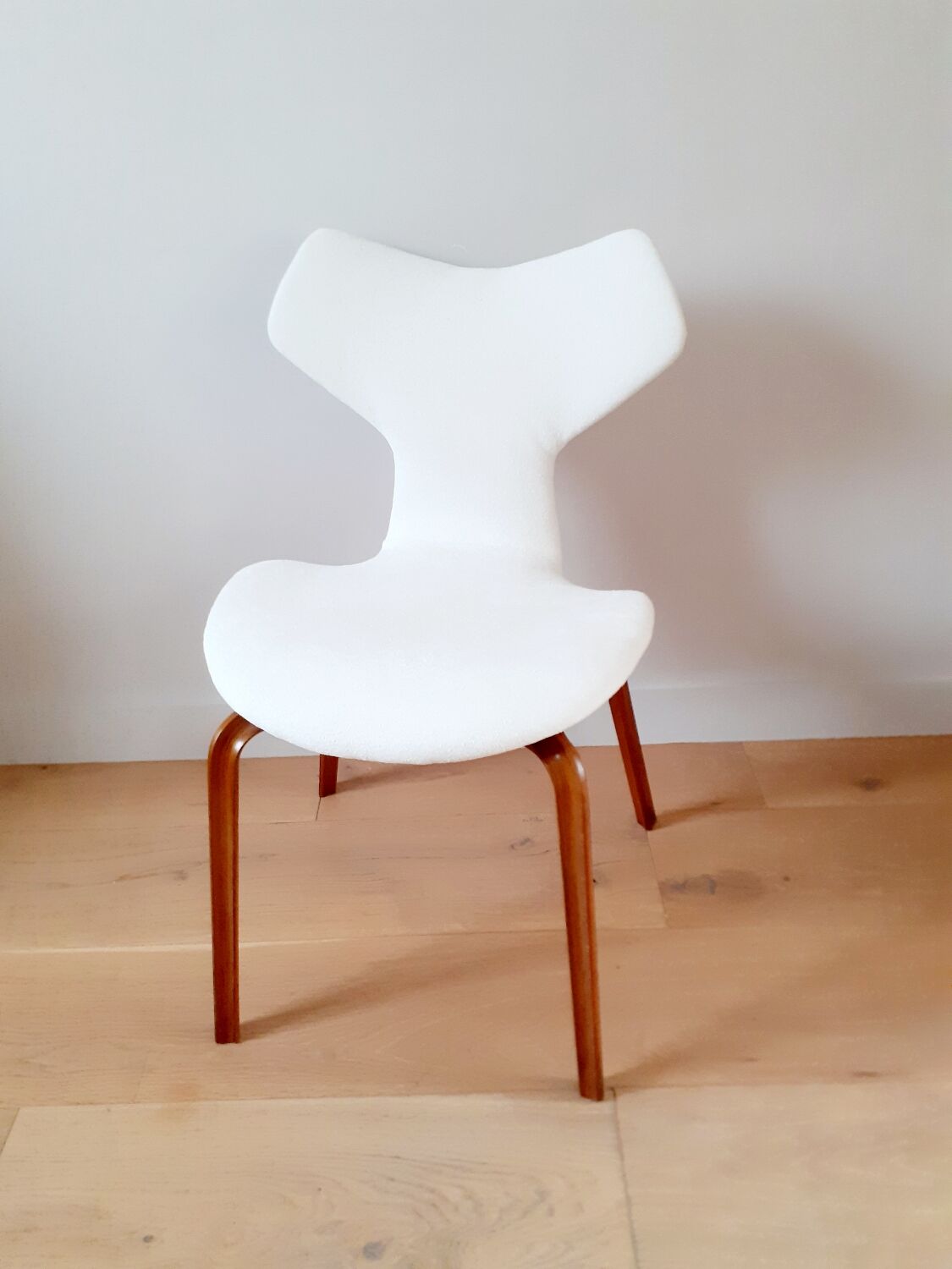 Pair of chairs Grand Prix by Arne Jacobsen