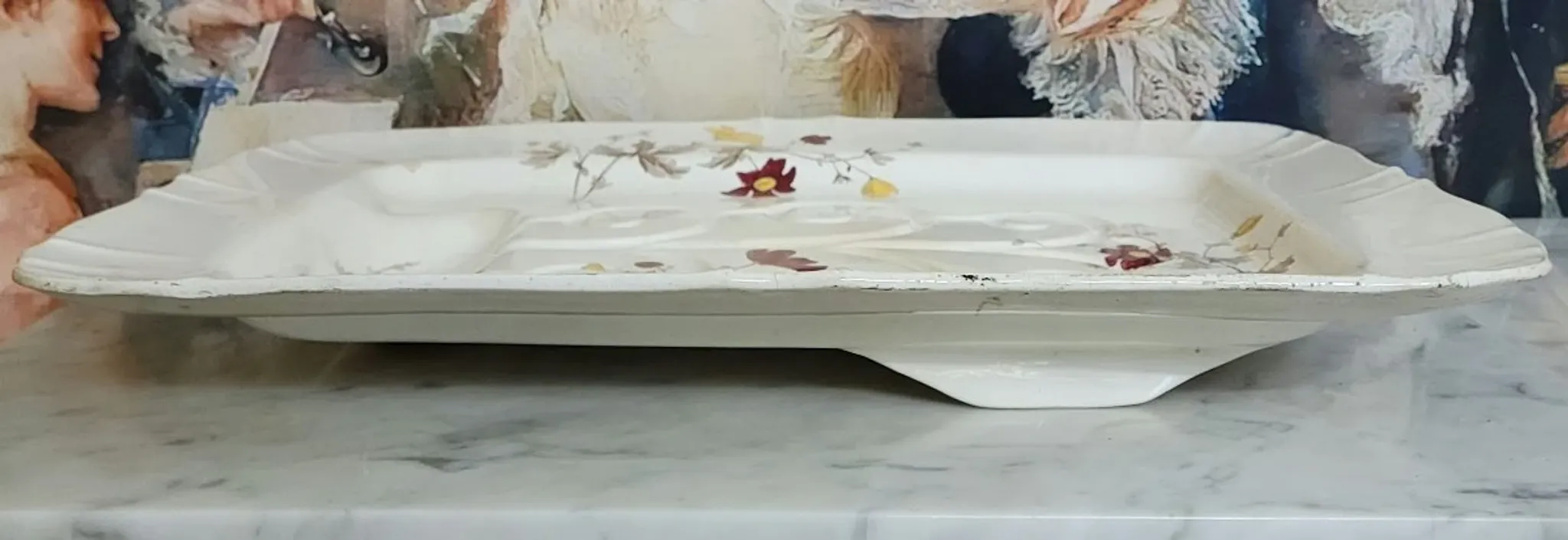 Very large rectangular dish with scalloped edges, made of fine glazed earthenware.