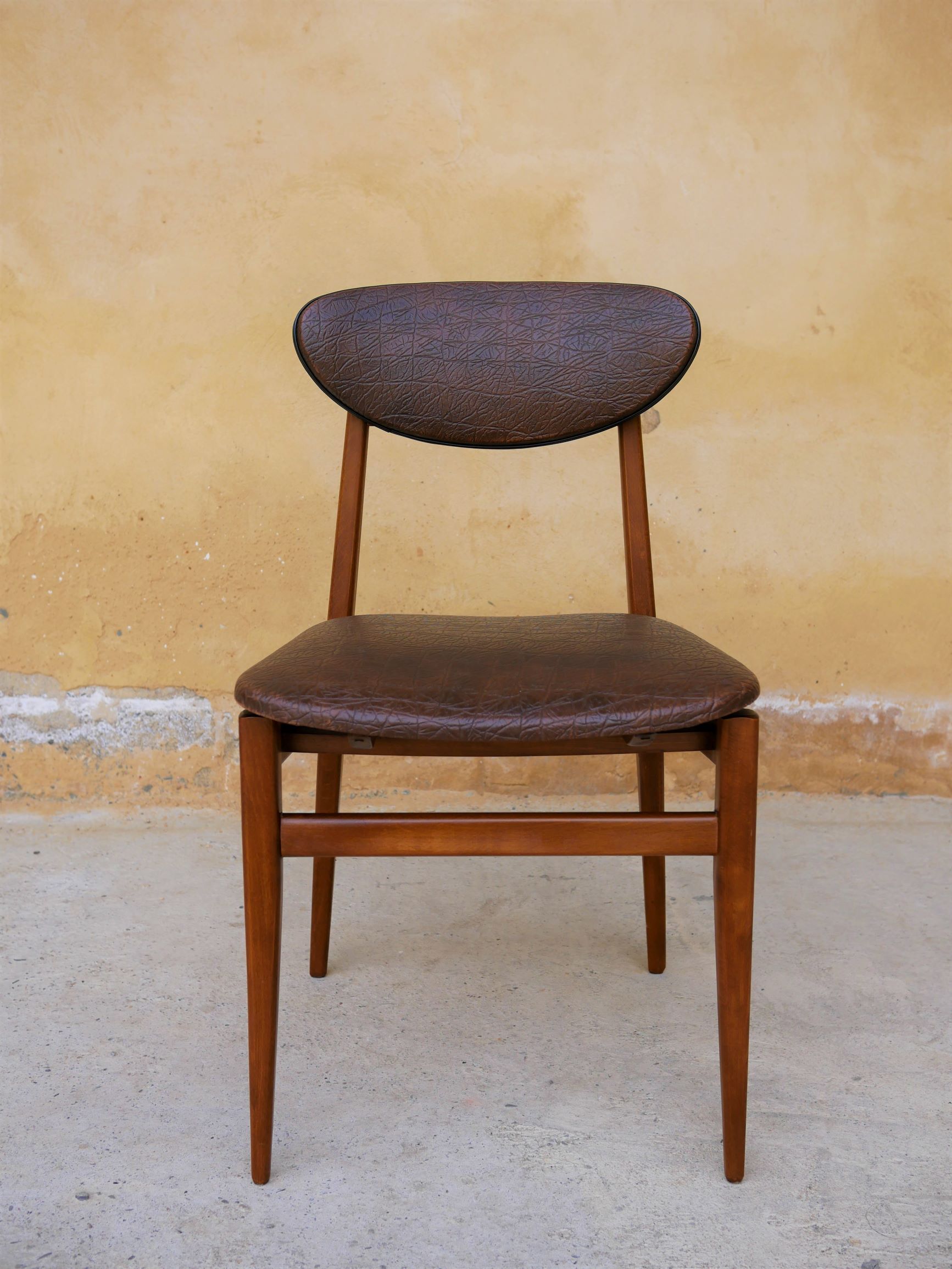 Set of 6 vintage wood and leatherette chairs
