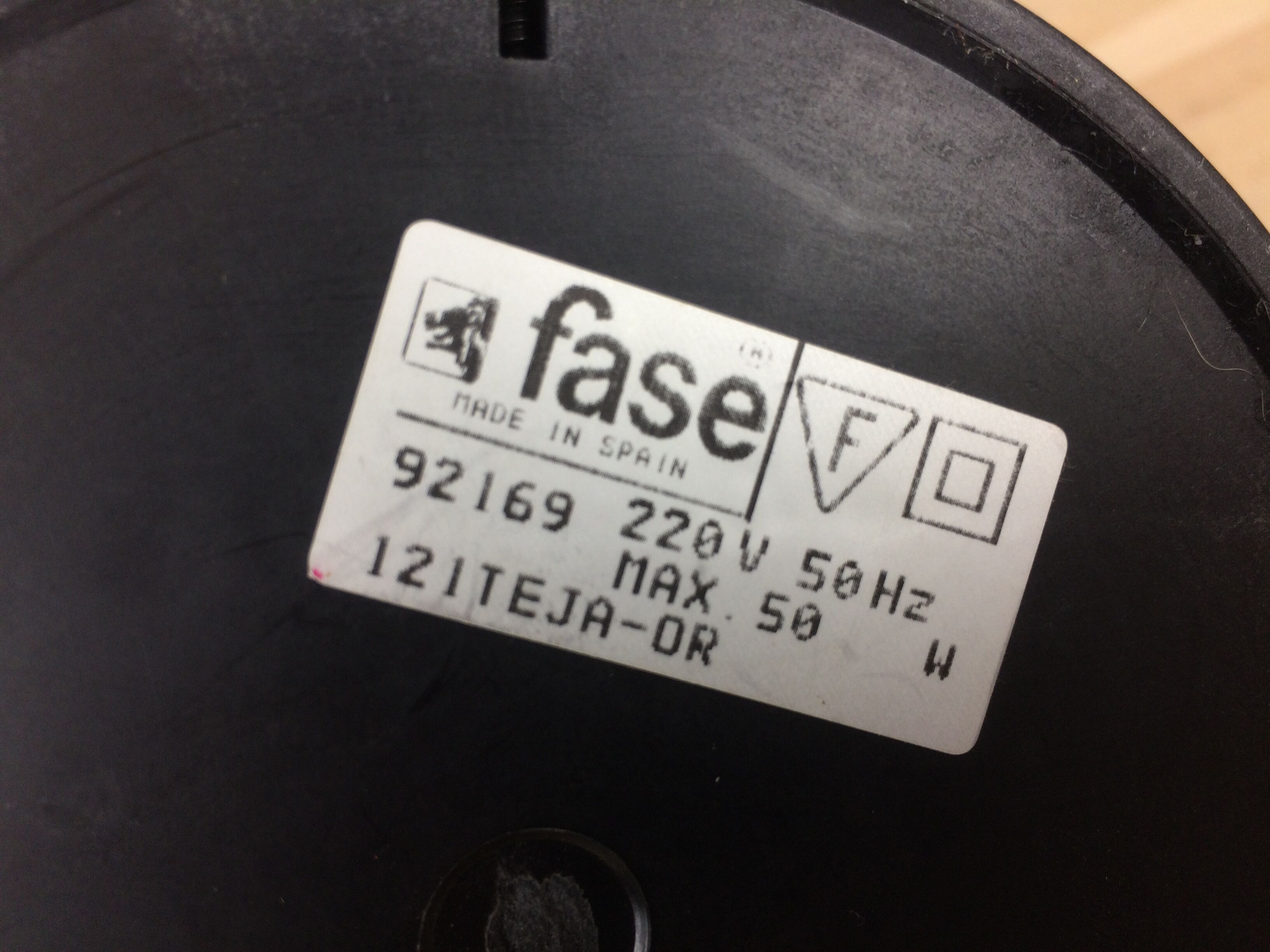 Fase gold metal desk lamp