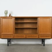 Buffet haut en chêne, design danois, années 1960, production : Danemark