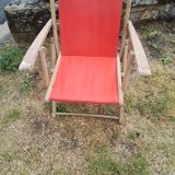 Fauteuil de jardin ancien en bois et tissu rouge