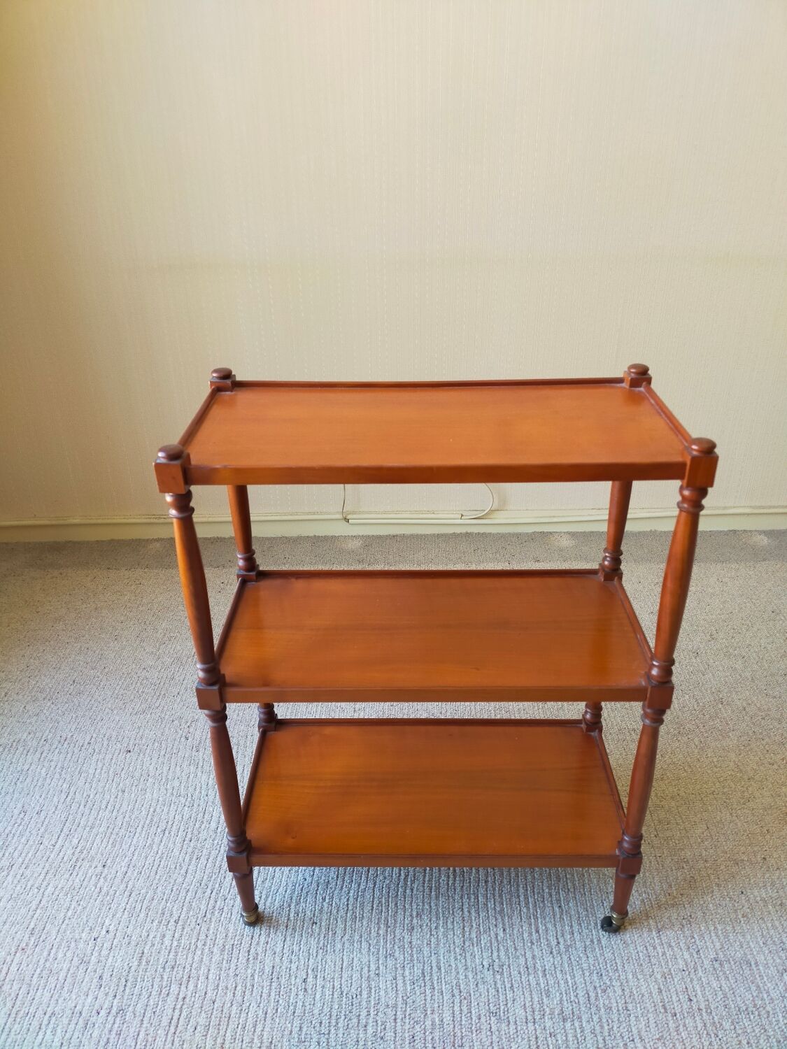 3-level pedestal shelf